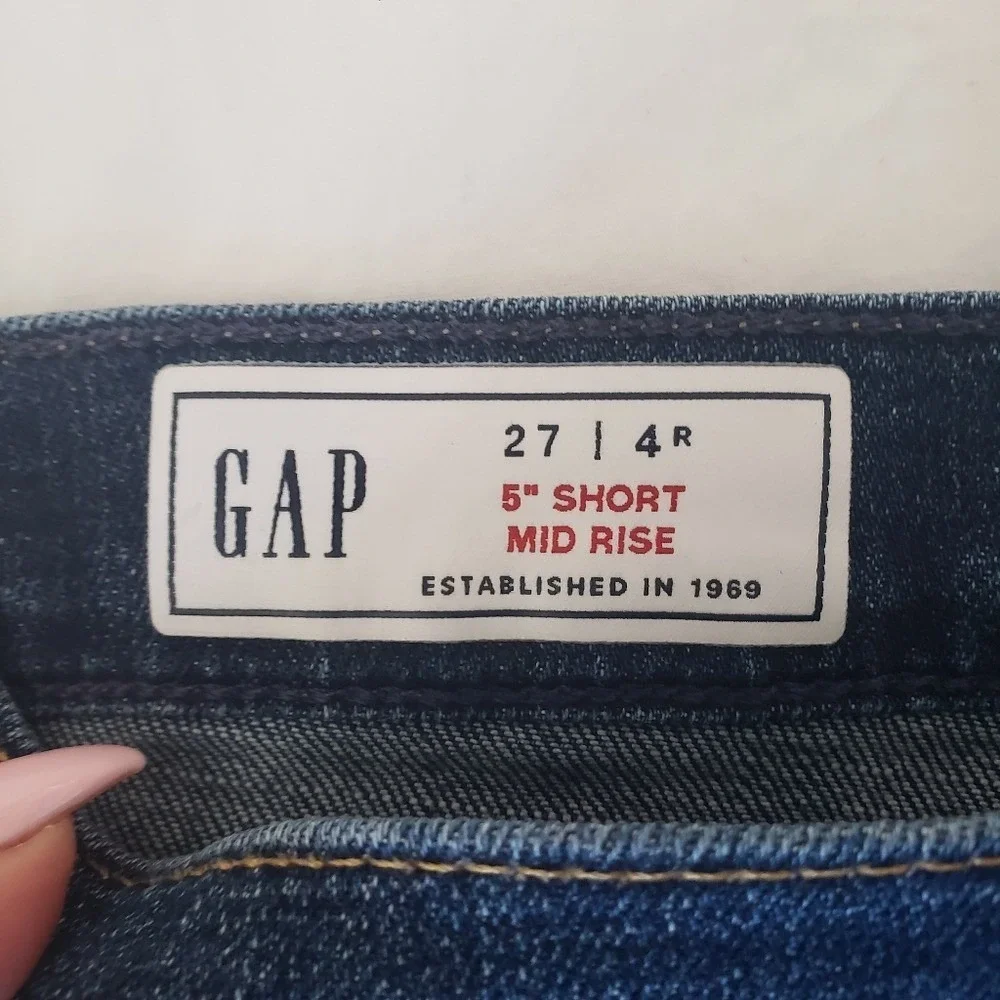 GAP Women 5 Inch‎ Mid Rise Dark Wash Denim Shorts Size 27